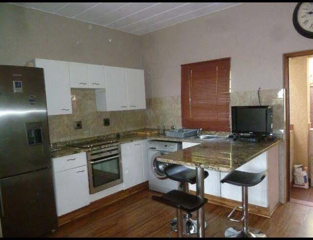 2 BEDROOM APARTMENT FOR SALE IN CONSTANTIA KLOOF